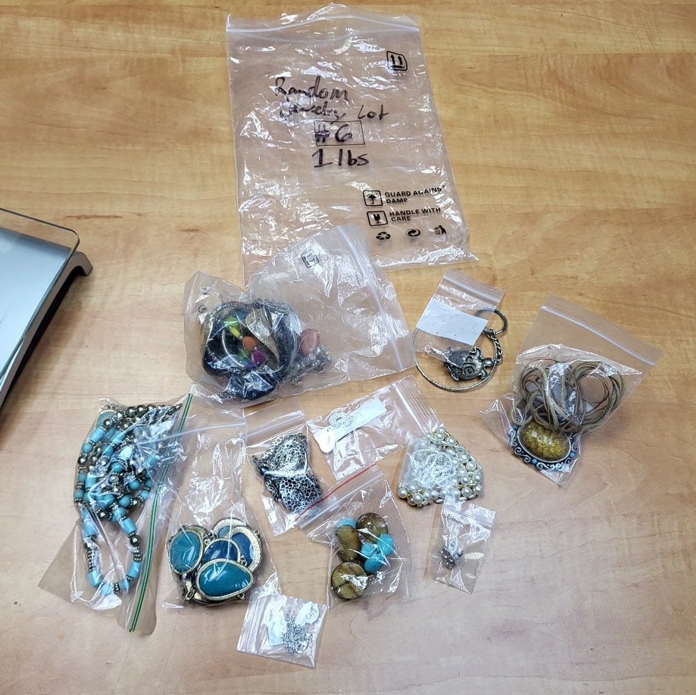 Random Jewelry Lot #6 - Picture 3 of 3